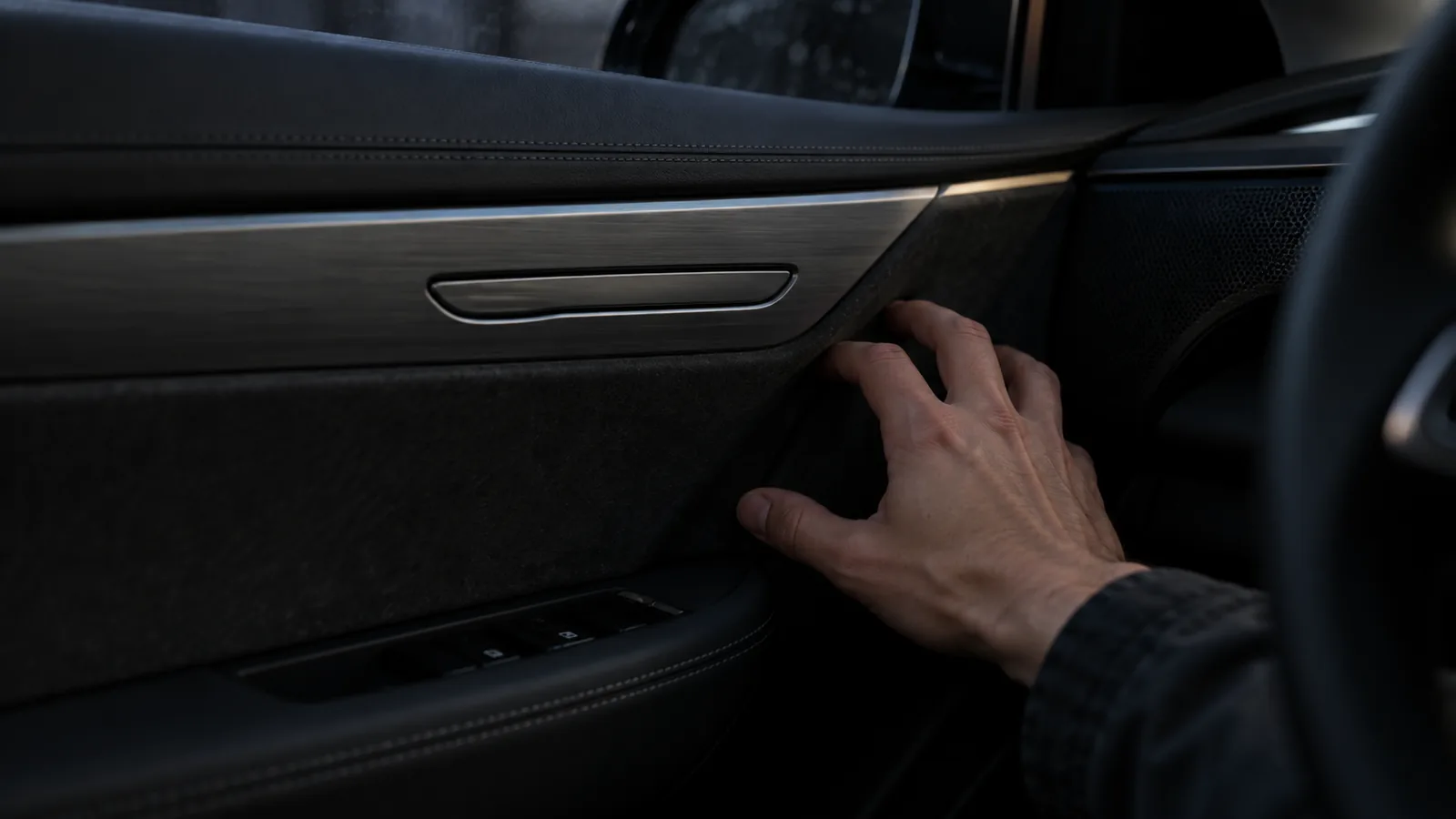 중국산 SUV 리콜, 뒷바퀴 이탈과 숨은 손잡이 문제 관련 이미지